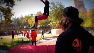 Slackline Slacker Chile Demostración Slackline quotSemana del DeportequotColegio Institución Teresiana [upl. by Ynttirb]