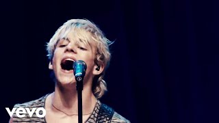 R5  Counting Stars Live In London ft The Vamps [upl. by Gerlac]