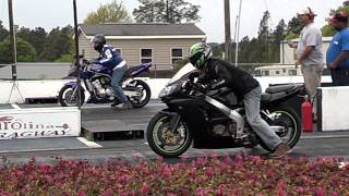 Kawasaki zzr600 vs Yamaha Fz1 drag race [upl. by Lucien850]