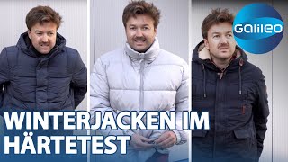 Winterjacken im Härtetest Daunen Polyester und Baumwolle im Vergleich  Galileo  ProSieben [upl. by Kall628]