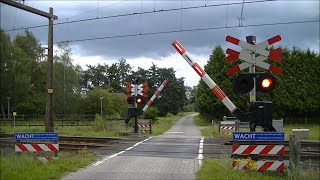 Spoorwegovergang Putten  Dutch railroad crossing [upl. by Notlehs]