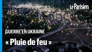 Une impressionnante « pluie de feu » frappe lUkraine loeuvre de munitions incendiaires russes [upl. by Ettari]