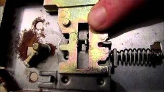 Simple Door Locking Mechanism [upl. by Rabkin61]