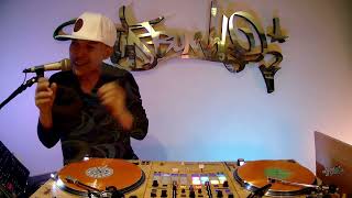 DJ QBERT 96 One Click Paradiddle WISDOM OF WAX Qbert Invisibl Skratch Piklz [upl. by Lillis886]