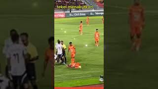 Tekel yang membahayakan pemain subscribe bola shortvideo football [upl. by Asante595]