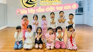 MẸ HÃY NẮM CHẮT TAY CON ĐI  Bố con Sâu  Lớp nhảy Freedance 02  832023 [upl. by Gorrian]