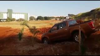 Nova Nissan Frontier chega equipada com suspensão traseira multilink [upl. by Naloj]