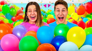 VIVIAMO IN UNA CASA DI PALLONCINI PER 24 ORE CON TUTTI I NOSTRI AMICI CHALLENGE🎈 [upl. by Dyl387]