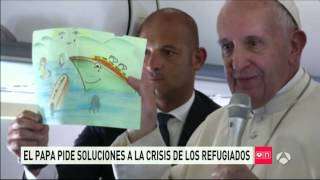 El Papa pide al mundo una respuesta quotdignaquot ante la crisis de refugiados [upl. by Mcgurn690]