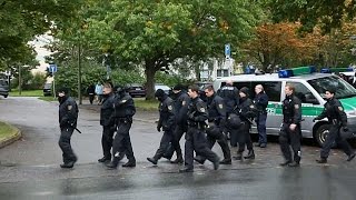 Großeinsatz in Chemnitz Polizei sucht mutmaßlichen Sprengstoffattentäter [upl. by Warenne506]