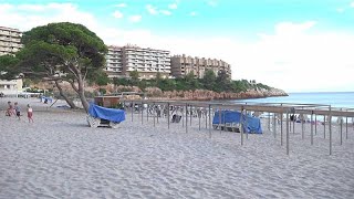 Mueren ahogados dos rumanos en la playa española de Salou y rescatan al hijo de uno de ellos [upl. by Kahcztiy754]