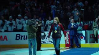 Canadian Olympic Gold Medal Winners Honoured  Fans Sign quotOh Canadaquot  Mar 13th 2010 HD [upl. by Okechuku]