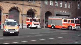 Hilfeleistungszug  DoppelRTW  NEF BF Düsseldorf zum Verkehrsunfall [upl. by Clovah]