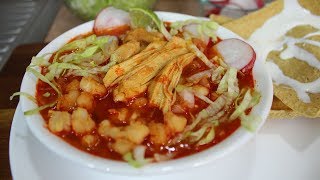 Pozole Rojo de Pollo Receta  Tips para que el maiz y la carne queden perfectos No pica [upl. by Ynagoham640]