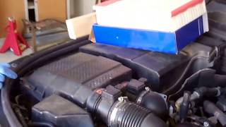 How to change air filter on Land Rover Discovery 4 30L TDV6 [upl. by Eitac952]