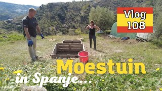 MOESTUIN IN SPANJE  WERKBANK MAKEN VAN OUDE DEUREN  HUIS IN SPANJE  OFF GRID LEVEN IN DE ZON 108 [upl. by Aile271]