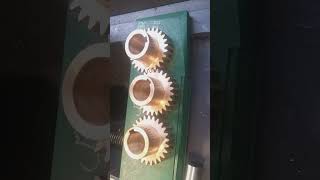 gear on hobbling automobile millingmachine industrialmachinery millingmachinery machinetools [upl. by Sioled304]