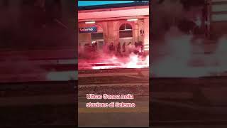 SALERNITANA GENOAARRIVO ULTRAS GENOA ALLA STAZIONE DI SALERNO [upl. by Enelyam]