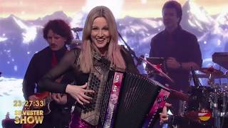 Melissa Naschenweng  I steh auf Bergbauernbuam Die Silvestershow mit Jörg Pilawa 2018 [upl. by Tini276]