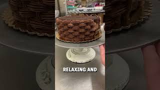 Satisfying basket weave cake decorating 🤩🎂🧺  🎥 theemessybaker [upl. by Ediva]