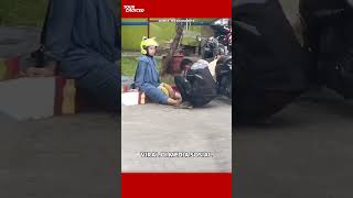 Momen haru seorang suami yang memijat kaki sang istri yang sedang hamil [upl. by Ramona]