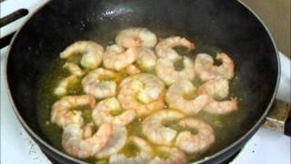 GAMBAS AL PIL PIL TAPAS  SIZZLING HOT PRAWNS OR SHRIMP GARLIC amp CHILLI OIL SAUCE HOW TO COOK RECIPE [upl. by Iglesias]