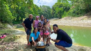 Cocinando un Locrio de Cerdo a FOGÓN Una Familia en las Orillas del Río [upl. by Aikrahs]