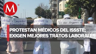 Continúa protesta de médicos del ISSSTE bloquean Avenida Universidad [upl. by Oeflein]