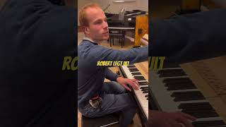 Onze stemmer huttenrobert legt uit waarom een toon 3 snaren heeft piano bolpianos PeaceLovePiano [upl. by Brendon300]