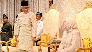 Sultan Pahang di Istiadat Pengurniaan DarjahDarjah Kebesaran Negeri Pahang Istana Abdulaziz [upl. by Edmunda422]