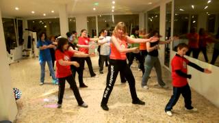 Animadora Infantil IratxeEl baile del serrucho Aerobaile [upl. by Attaynek]