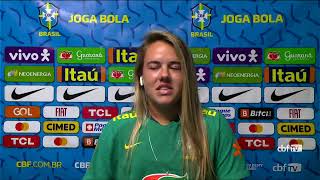 Seleção Feminina coletiva de imprensa com a meia Andressinha [upl. by Roth30]