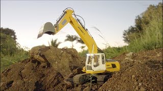 RC Excavator  Double E 561 in dirt locked gears [upl. by Ihpen]