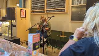 Marika Hackman  quotBetween the Bars Acousticquot Elliott Smith cover Manchester August 31st 2024 [upl. by Ardnasxela]