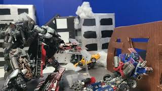 Optimus Prime Vs Sentinel Prime Transformers Dark of The Moon Stop Motion [upl. by Eiramesor]