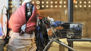 Der Kältebus versorgt Obdachlose in Frankfurt am Main [upl. by Spenser]