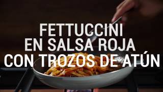 Fettuccini en salsa roja con trozos de atún [upl. by Ashleigh850]