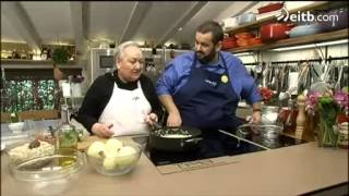 David De Jorge y Charo Zapiain preparan una tortilla de bacalao [upl. by Aynahs]