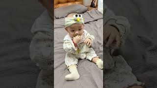 Baby eats lemon for the first time baby babyshorts cute cutebaby funny babygirl babycute [upl. by Dnalevets]