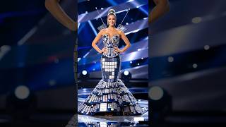 The Woman Performs a Fusion with a Giant Mobile Phone on AGT agt americagottalent magic [upl. by Ensoll]