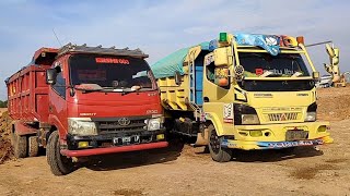 Mobil Dump Truk Toyota Dyna vs Canter HD Jomplang Muatan Tanah Merah Full Bak [upl. by Enitsirt]