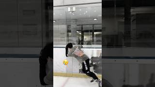 DAS PASSIERT wenn EISLÄUFER DAS EIS BETRETEN😨 challenge eislaufen eishockey [upl. by Ahsael]