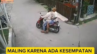 DETIKDETIK TERJADI PENCURIAN MOTOR SCOOPY HITAM TERAKAM KAMERA CCTV MASJID [upl. by Kaltman]