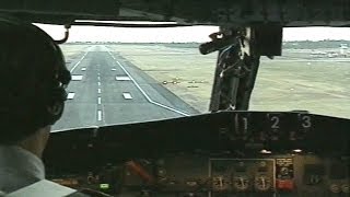 Ansett Airlines Boeing 727 Cockpit Landing At Perth [upl. by Nur619]