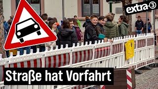 Realer Irrsinn Abgesperrter Schulhof für Straße in Schönau  extra 3  NDR [upl. by Yerffe776]