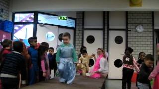 Verkleedfeest groep 1 amp 2 en de peuters [upl. by Halland]