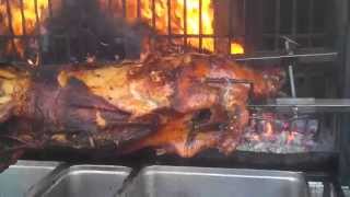 Cuisson dun Cochon à la Broche de 65Kg au feu de Bois vidéo n°3 [upl. by Noerb]