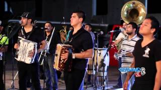 Los Villaseñor De Culiacan Ft Banda Colosal  La Nissansita En Vivo 2015 [upl. by Goodson]