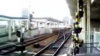 伊予鉄道古町駅の構内踏切と市内電車。 [upl. by Hanway]