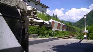 Spoorwegovergang Borgo a Mozzano I  Railroad crossing  Passaggio a livello [upl. by Navak370]